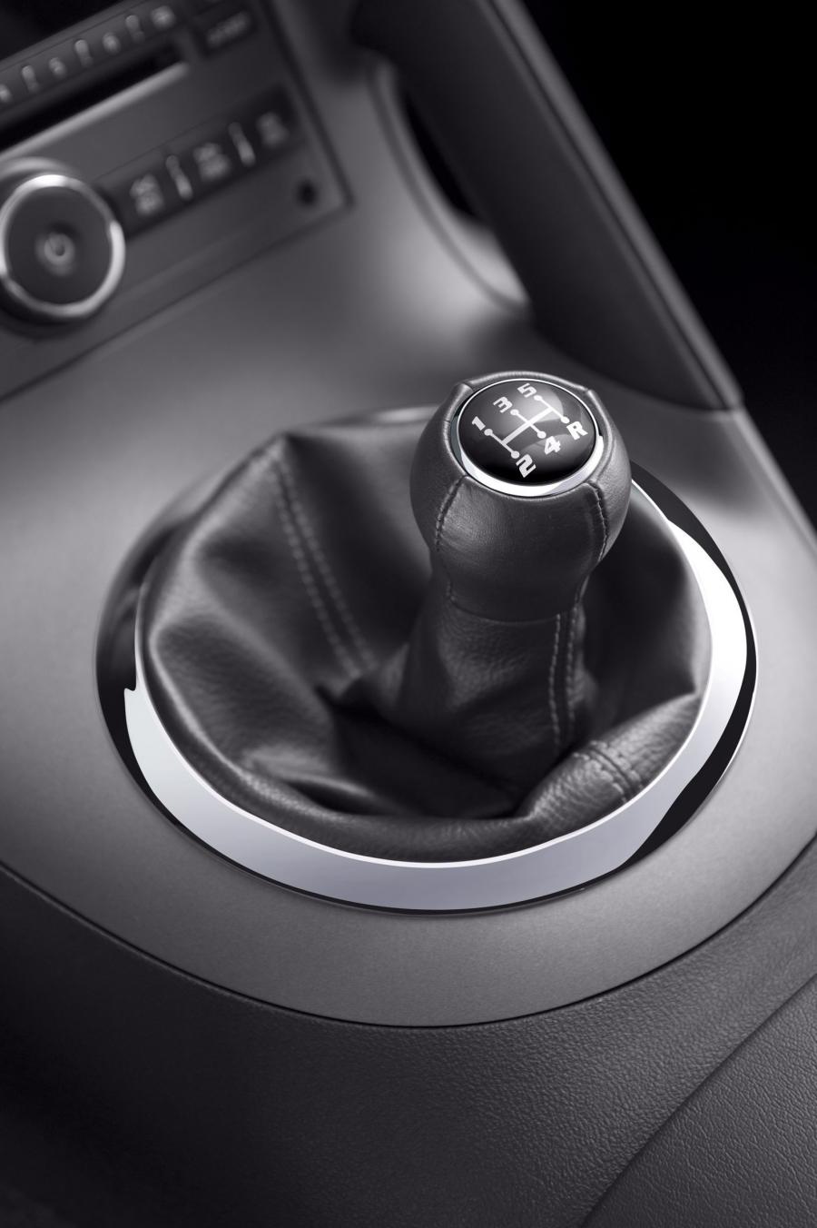 Детали интерьера Pontiac Solstice GXP 2007 года  (фото 13 из 33)